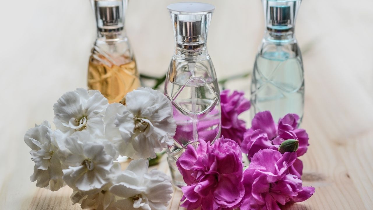 Perfumes, Flavours, Flavors, Aromatic Chemicals and Essential Oils Formulation and Technology