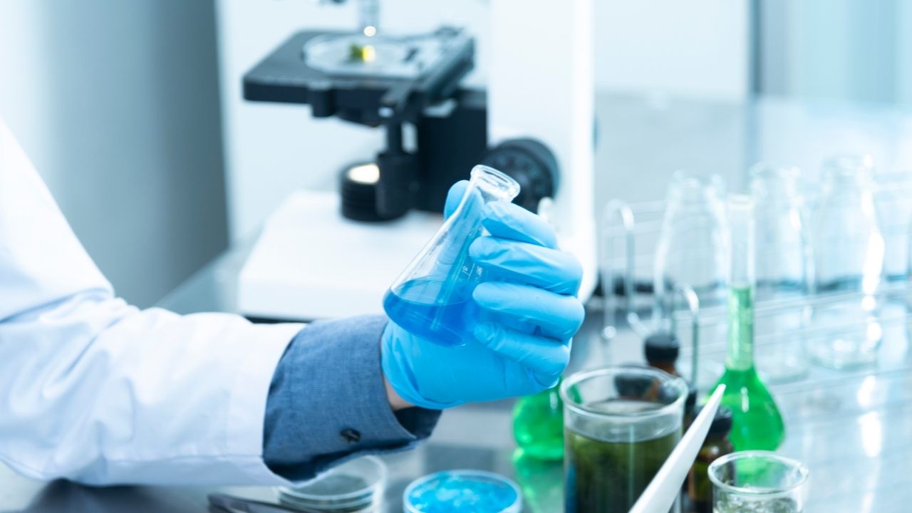 Formulary, Formulation, Formulas Handbook (Chemicals, Surfactants, Disinfectants, Insecticides, Cleaners, Toiletries, Inks, Paints, Lacquers, Varnishes, Enamels, Petroleum, Adhesives, Drugs, Cosmetics)